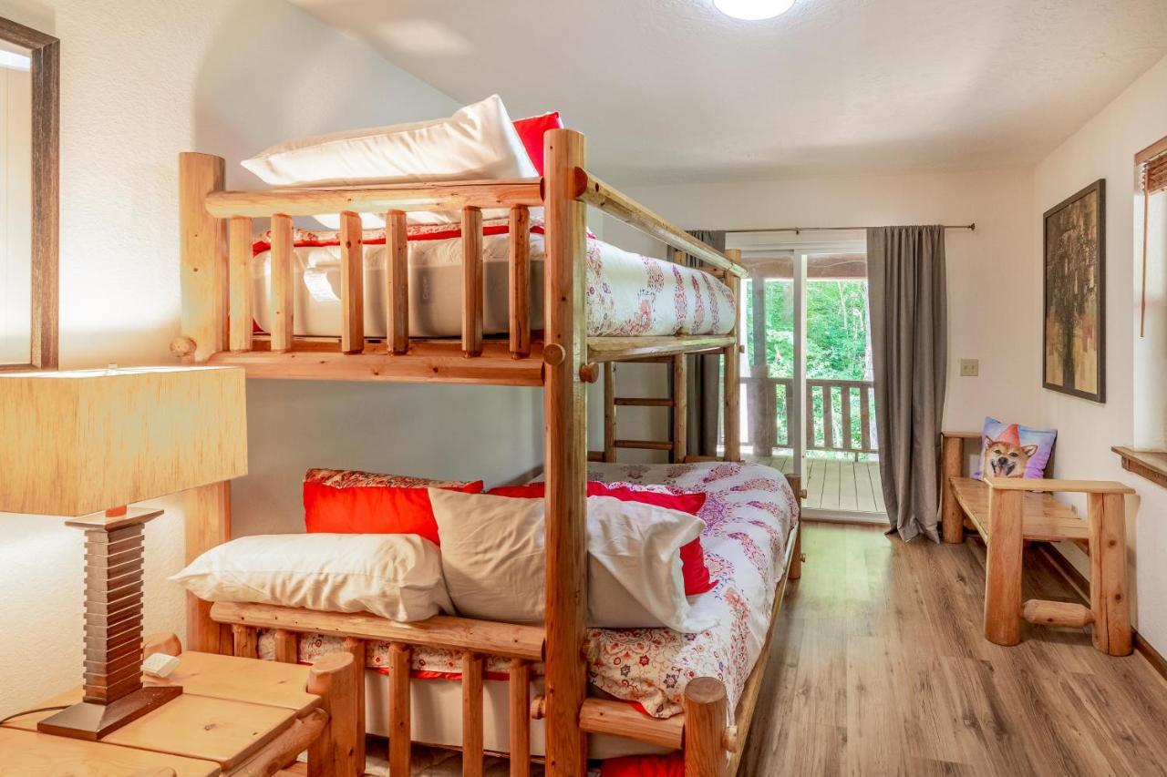 Villa Red Fox Den Sylva Exterior foto